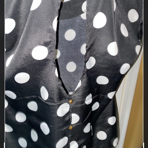 Back keyhole top Polka Dot cut out back boutique top New w/o tags! - Picture 4 of 6